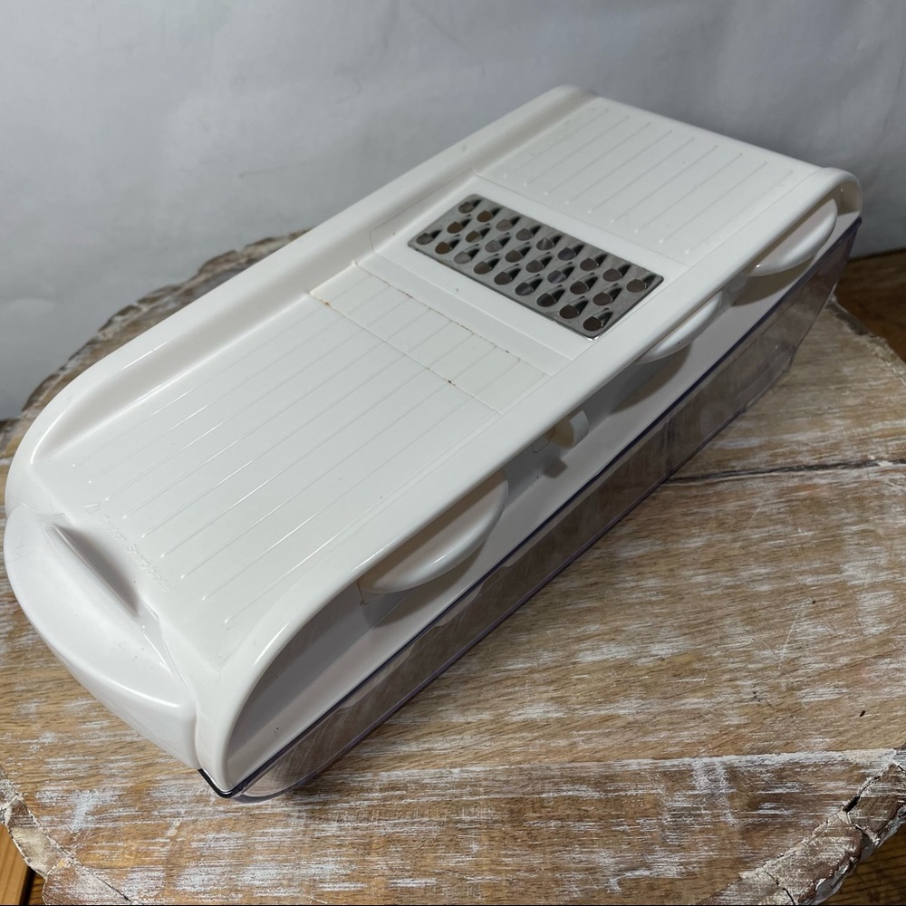 Mandolin vegetable slicer interchangeable blades